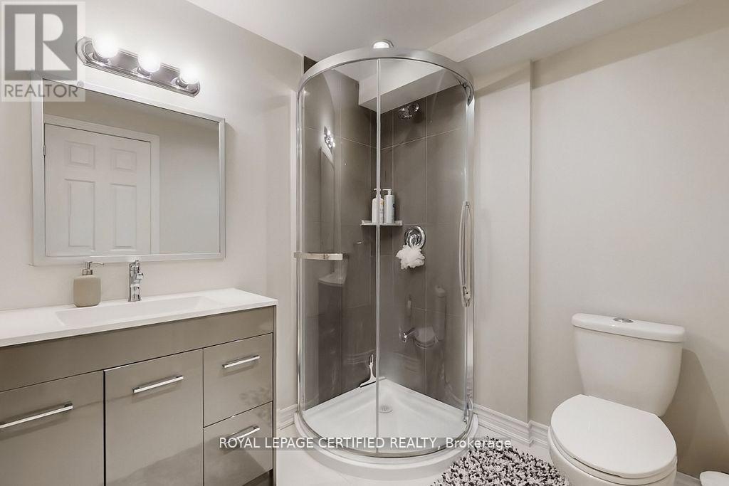 3898 Parkgate Drive, Mississauga, ON - Indoor Photo Showing Bathroom