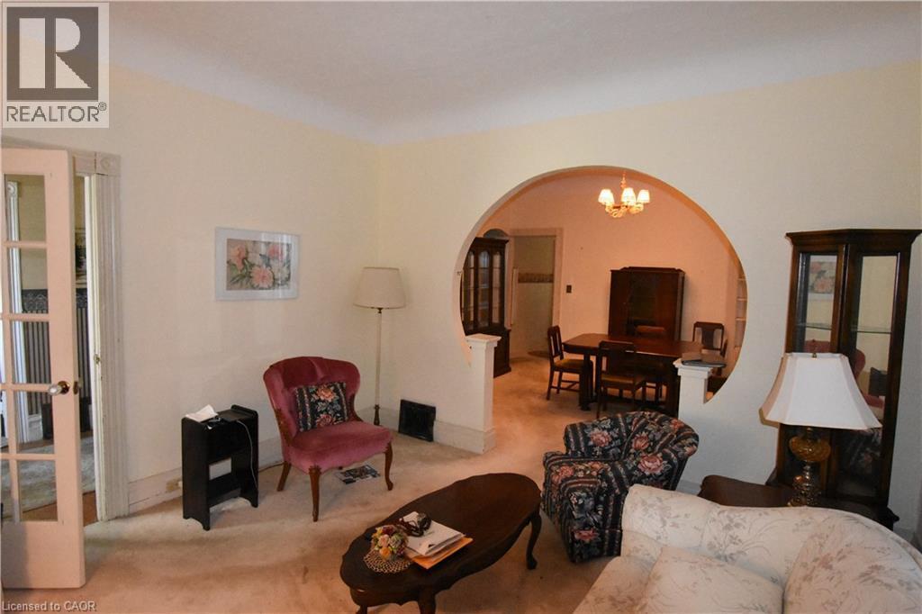 85 Head Street N, Simcoe, ON - Indoor Photo Showing Living Room