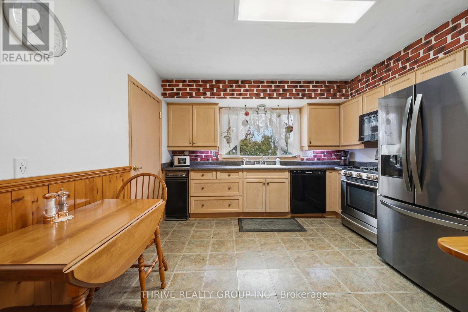 6 Southwood Crescent, London South (South D), ON - Indoor Photo Showing Kitchen
