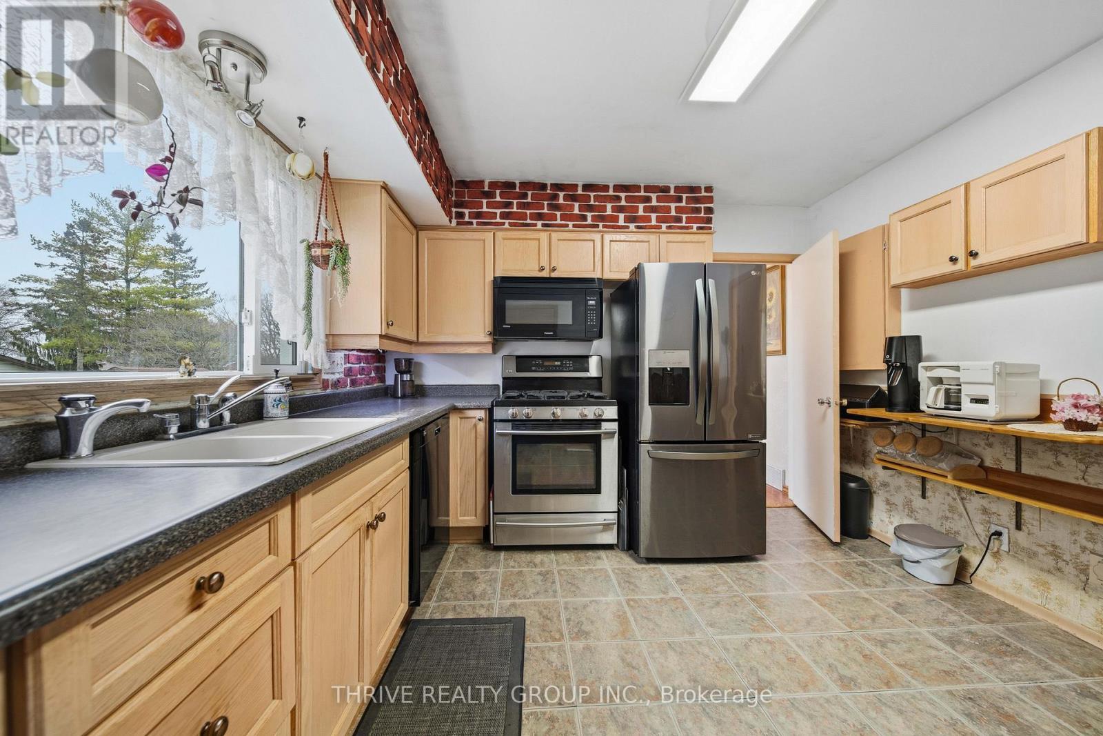 6 Southwood Crescent, London South (South D), ON - Indoor Photo Showing Kitchen