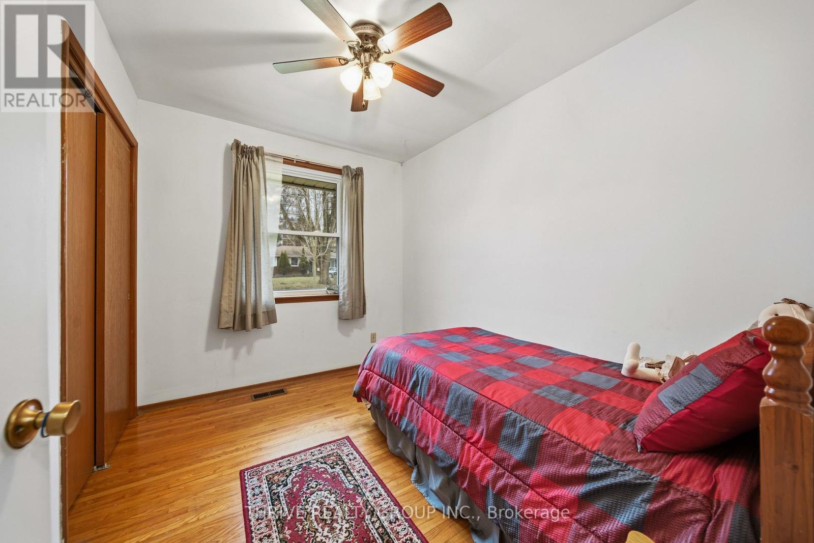 6 Southwood Crescent, London South (South D), ON - Indoor Photo Showing Bedroom