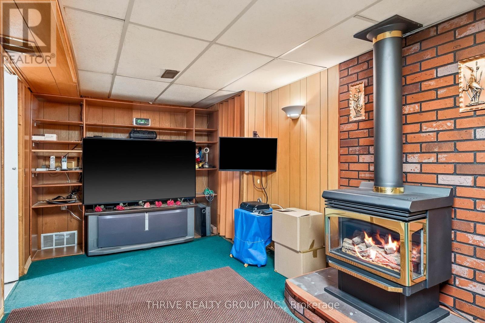 6 Southwood Crescent, London South (South D), ON - Indoor Photo Showing Other Room With Fireplace