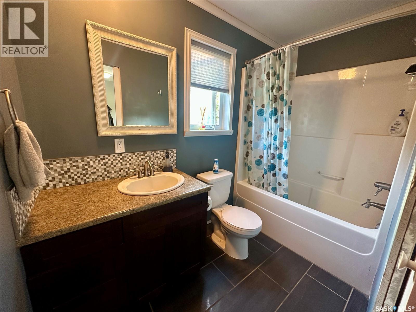 205 Roberts Avenue, Canora, SK - Indoor Photo Showing Bathroom