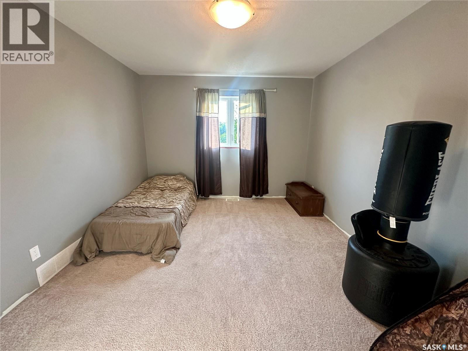 205 Roberts Avenue, Canora, SK - Indoor Photo Showing Bedroom