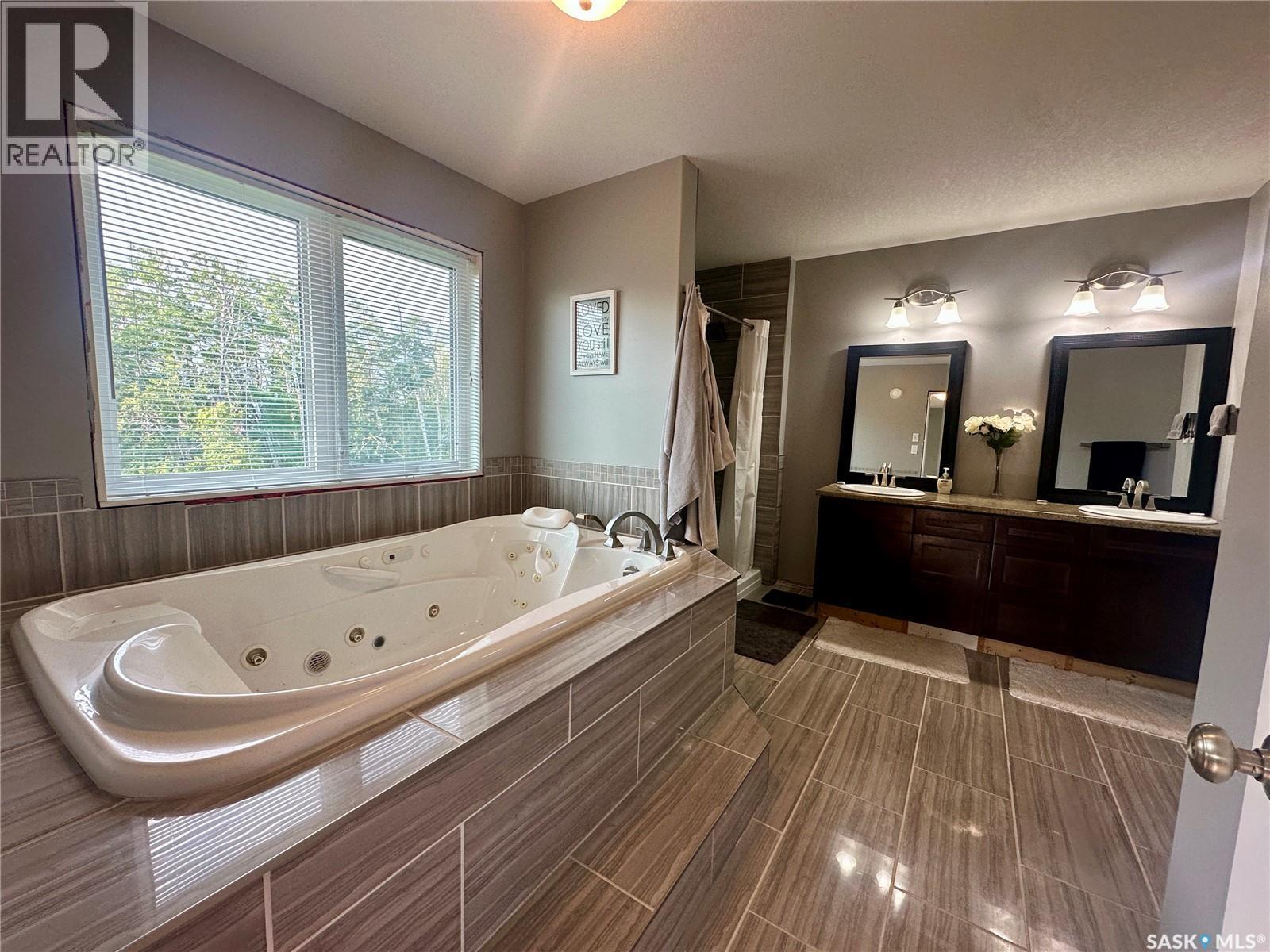 205 Roberts Avenue, Canora, SK - Indoor Photo Showing Bathroom