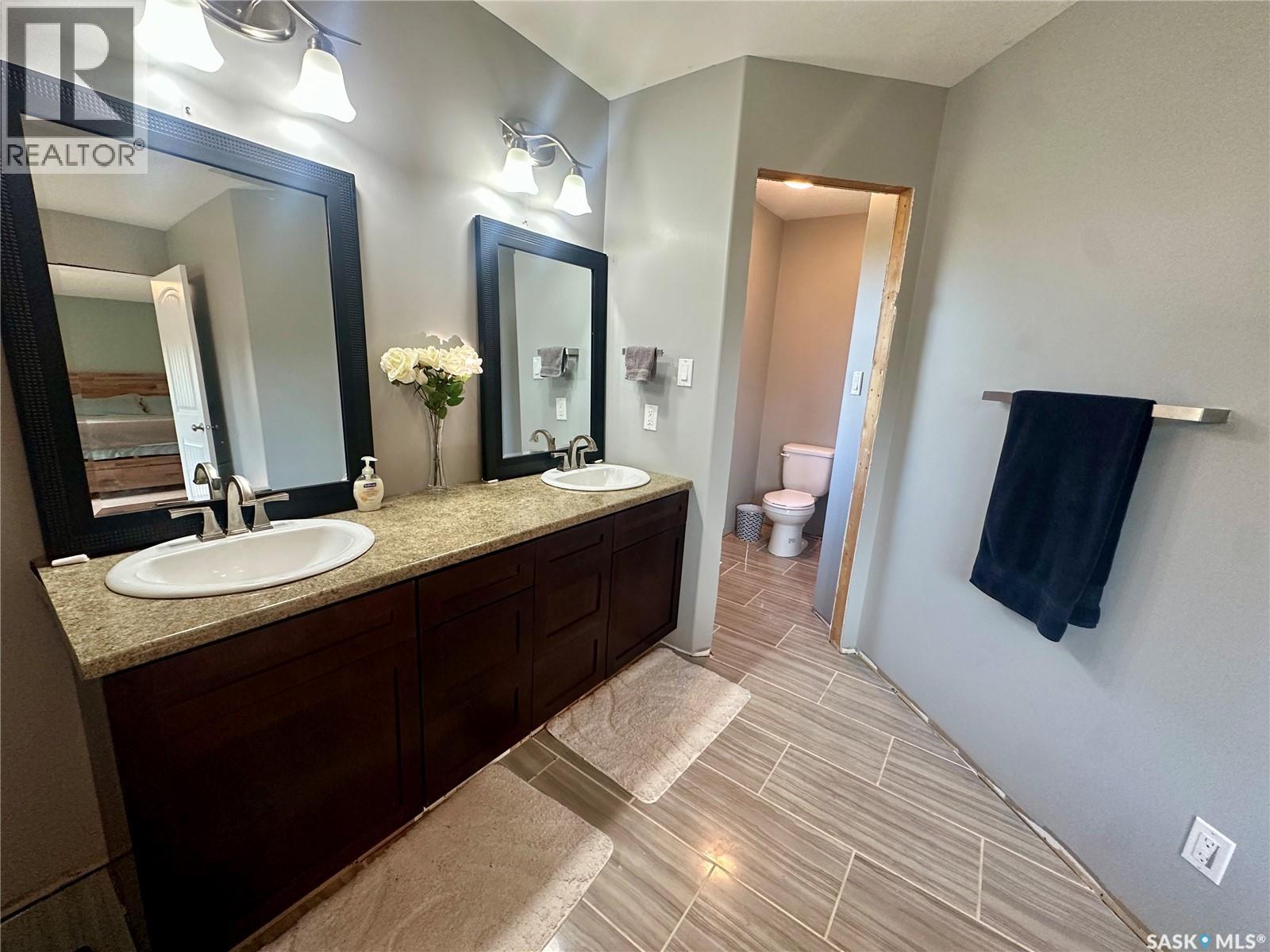 205 Roberts Avenue, Canora, SK - Indoor Photo Showing Bathroom
