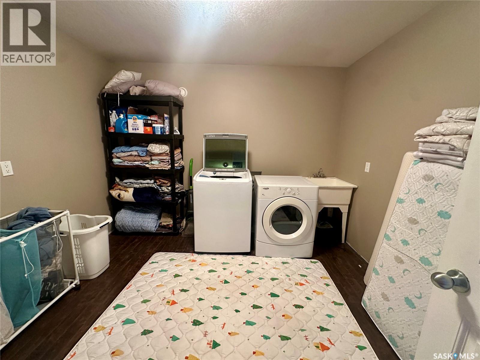 205 Roberts Avenue, Canora, SK - Indoor Photo Showing Laundry Room