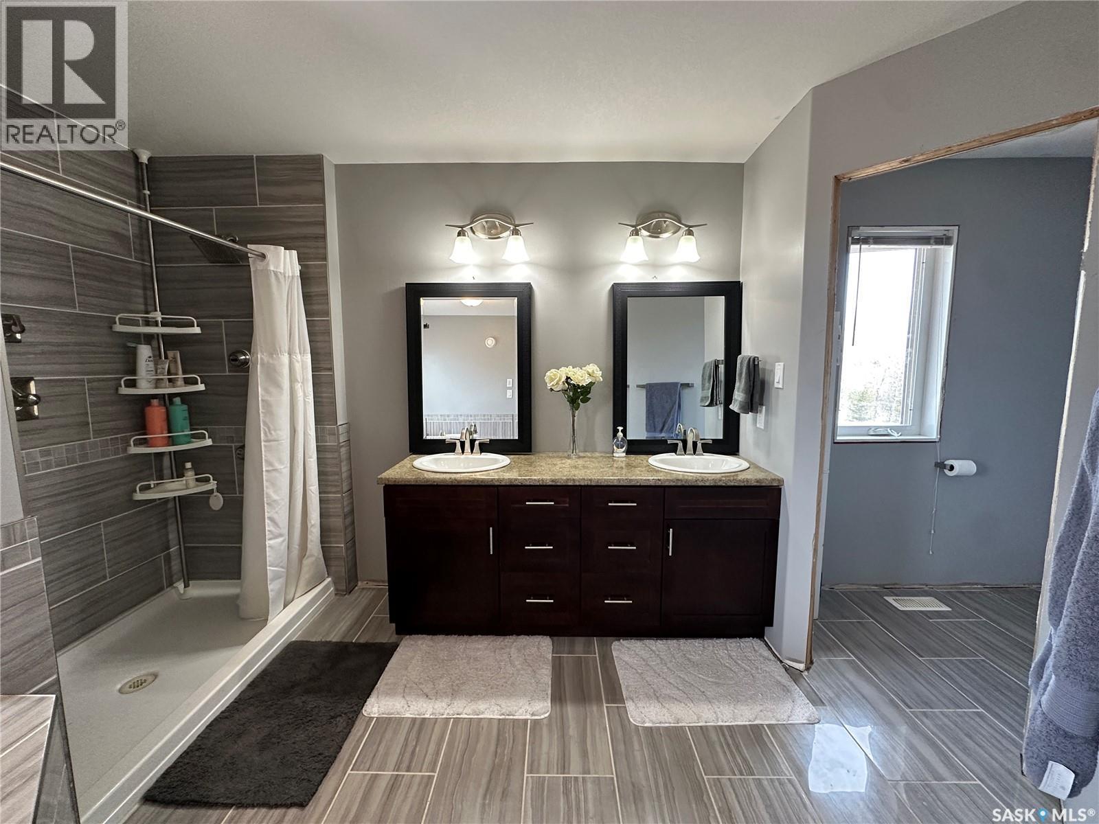 205 Roberts Avenue, Canora, SK - Indoor Photo Showing Bathroom