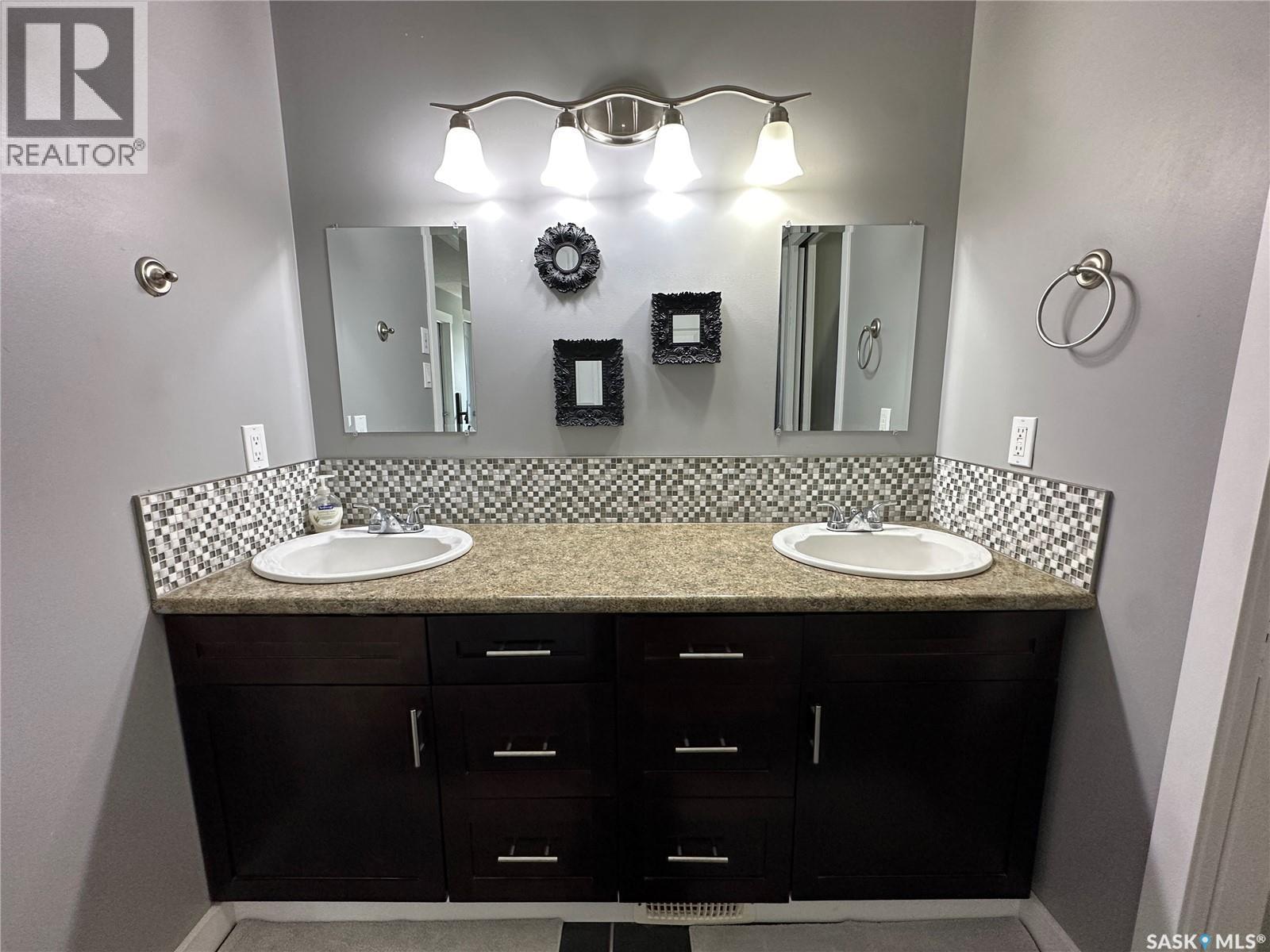 205 Roberts Avenue, Canora, SK - Indoor Photo Showing Bathroom