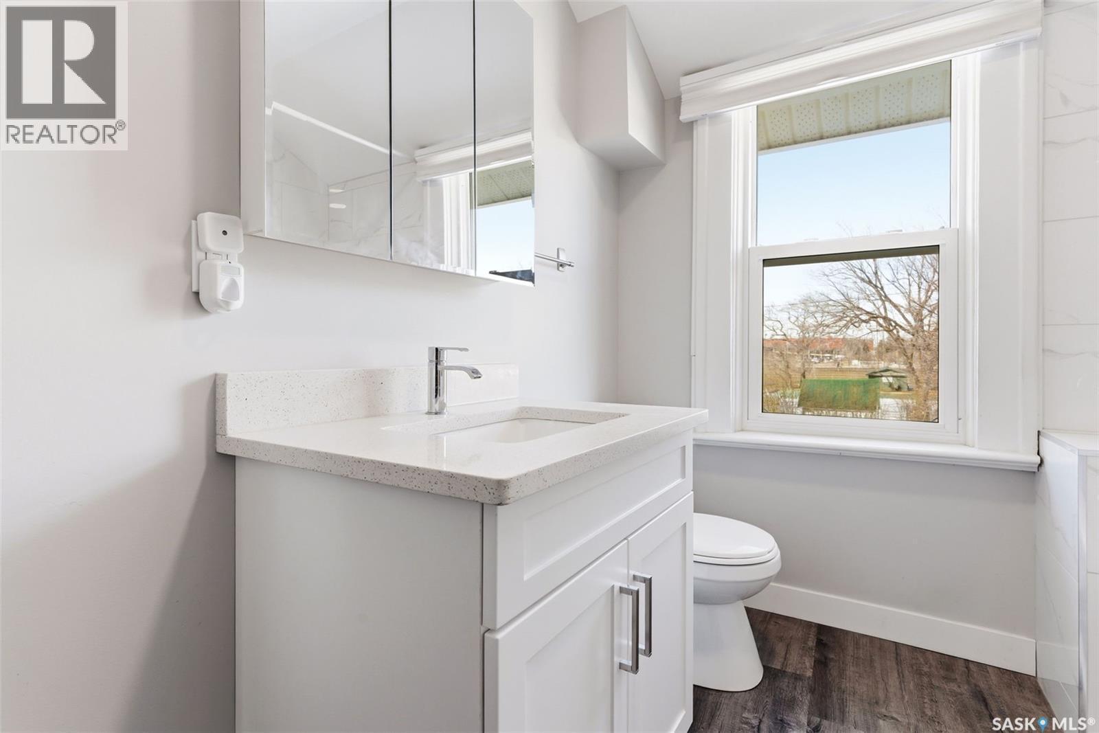 3809 Victoria Avenue, Regina, SK - Indoor Photo Showing Bathroom