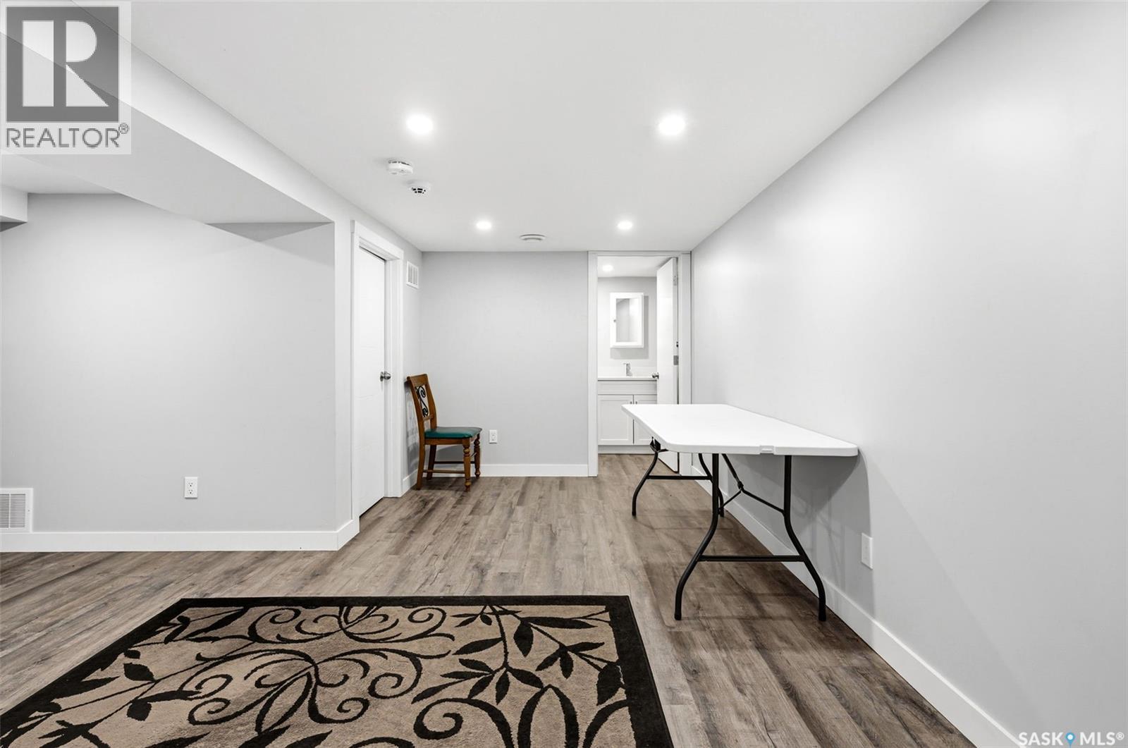 3809 Victoria Avenue, Regina, SK - Indoor