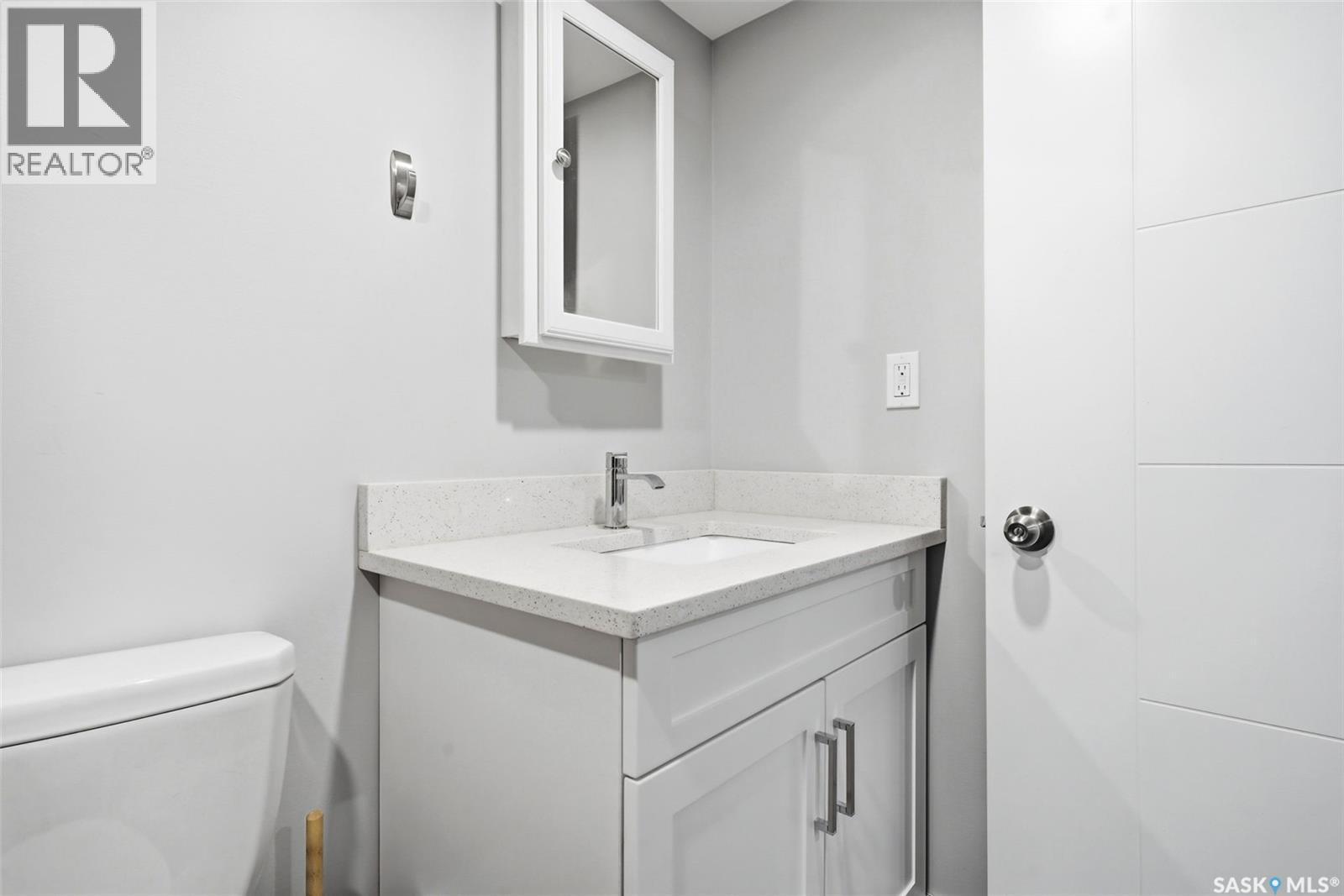 3809 Victoria Avenue, Regina, SK - Indoor Photo Showing Bathroom