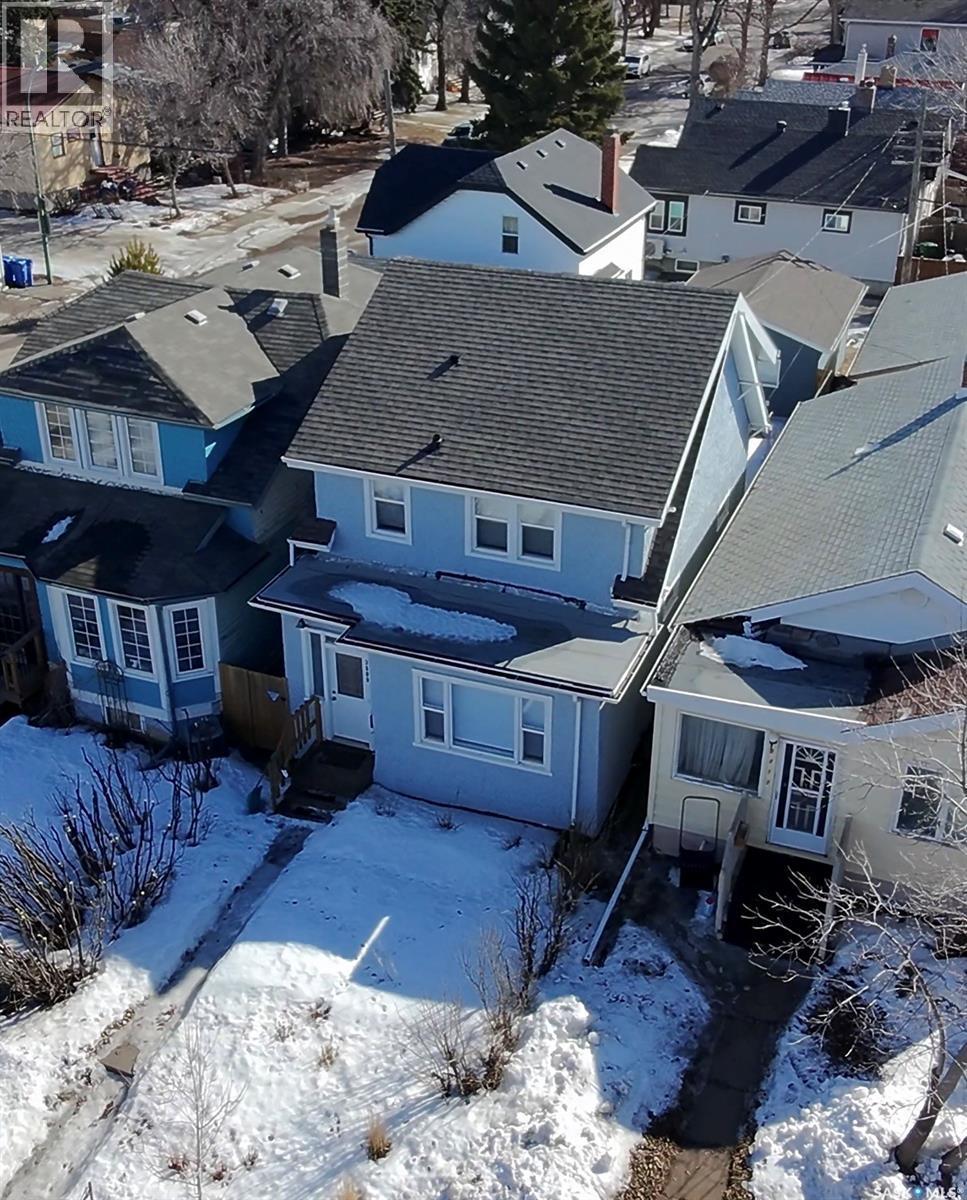 3809 Victoria Avenue, Regina, SK - Outdoor