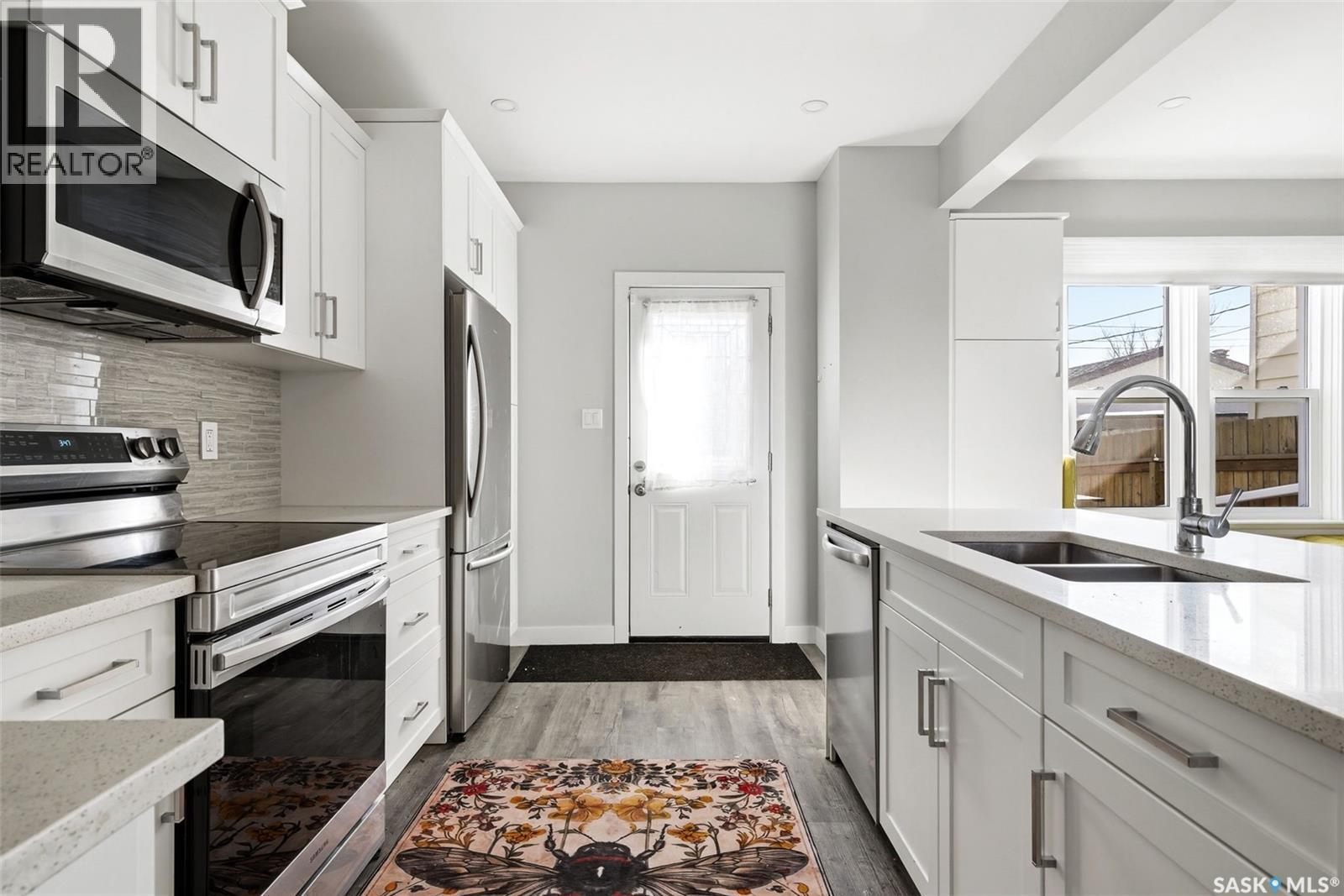 3809 Victoria Avenue, Regina, SK - Indoor Photo Showing Kitchen With Double Sink With Upgraded Kitchen