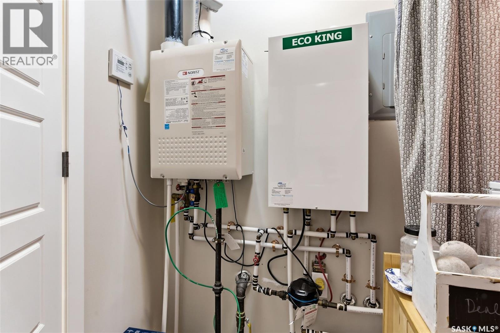 28 5742 Gordon Road, Regina, SK - Indoor