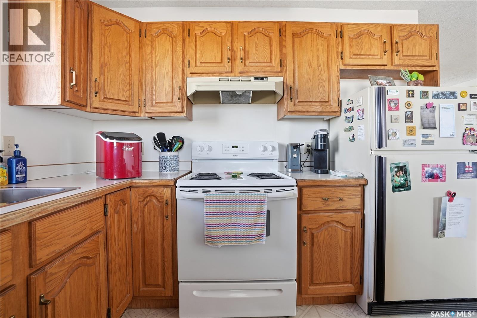 681 Canada Street, Central Butte, SK - Indoor Photo Showing Kitchen
