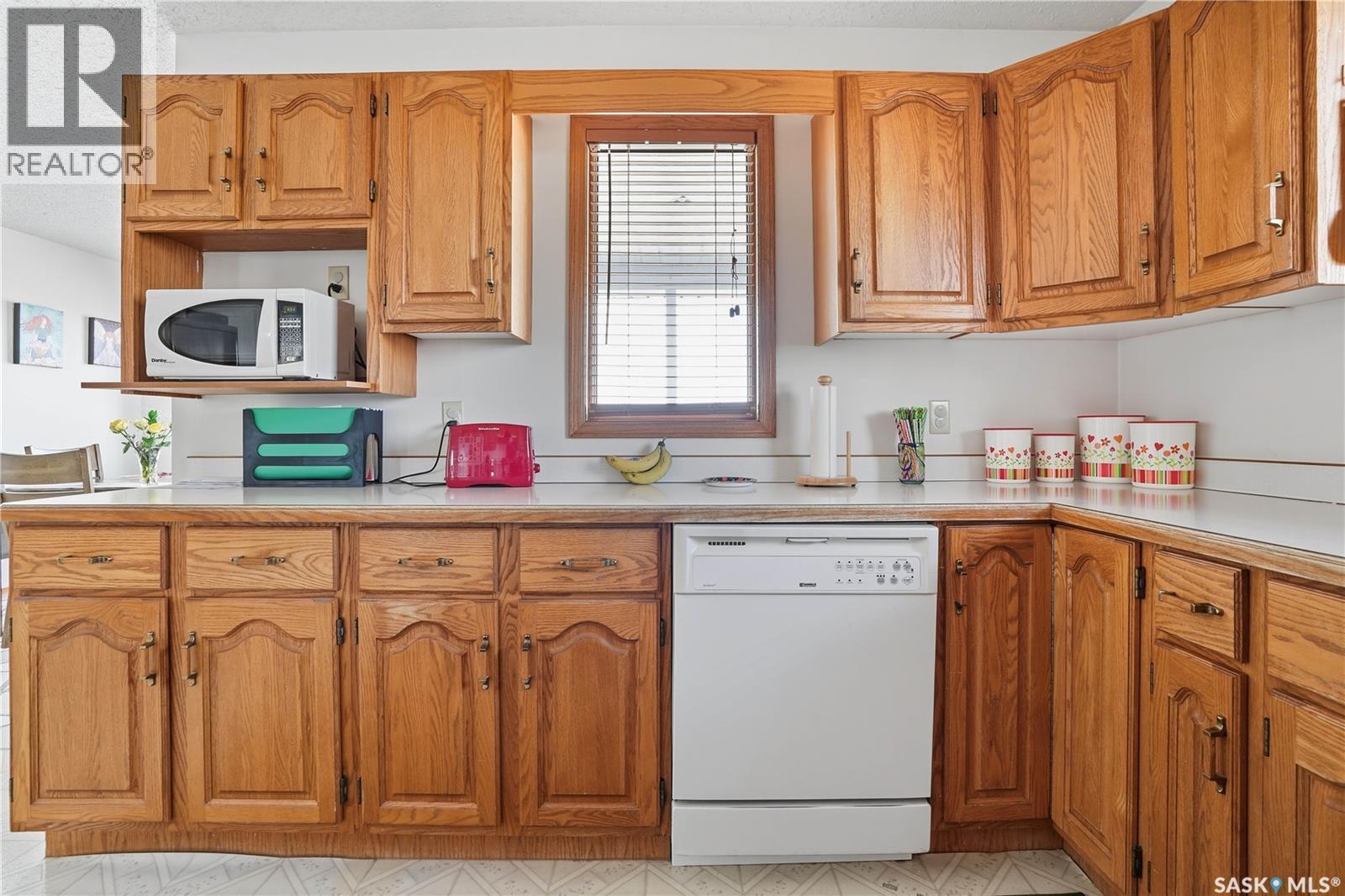 681 Canada Street, Central Butte, SK - Indoor Photo Showing Kitchen