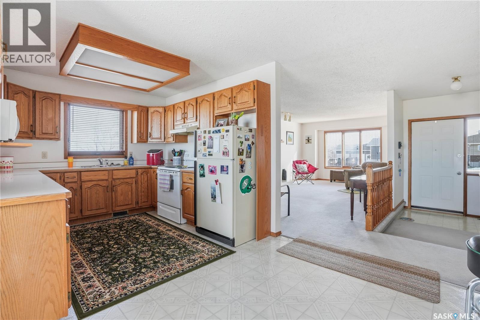 681 Canada Street, Central Butte, SK - Indoor Photo Showing Kitchen