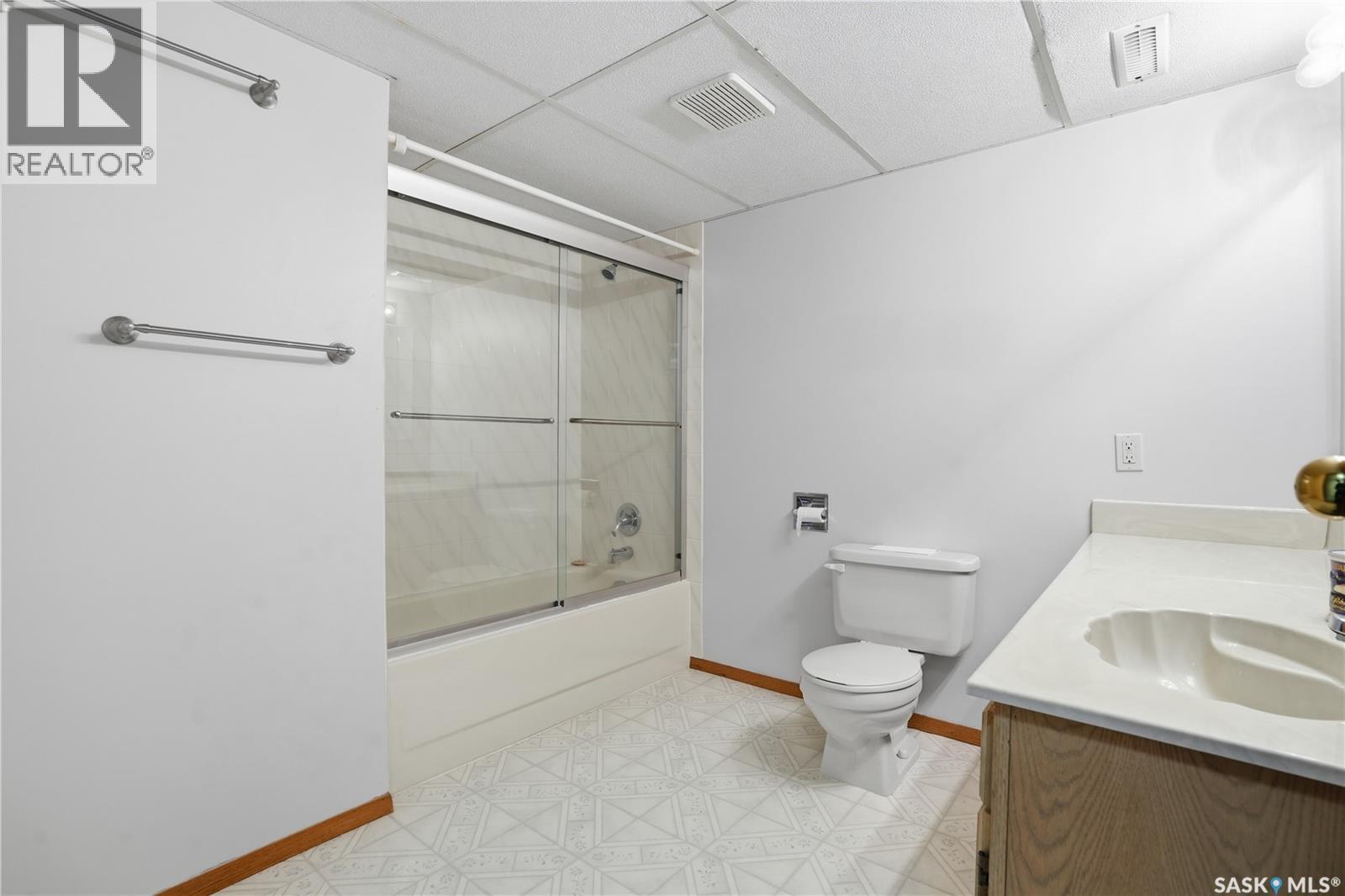 681 Canada Street, Central Butte, SK - Indoor Photo Showing Bathroom