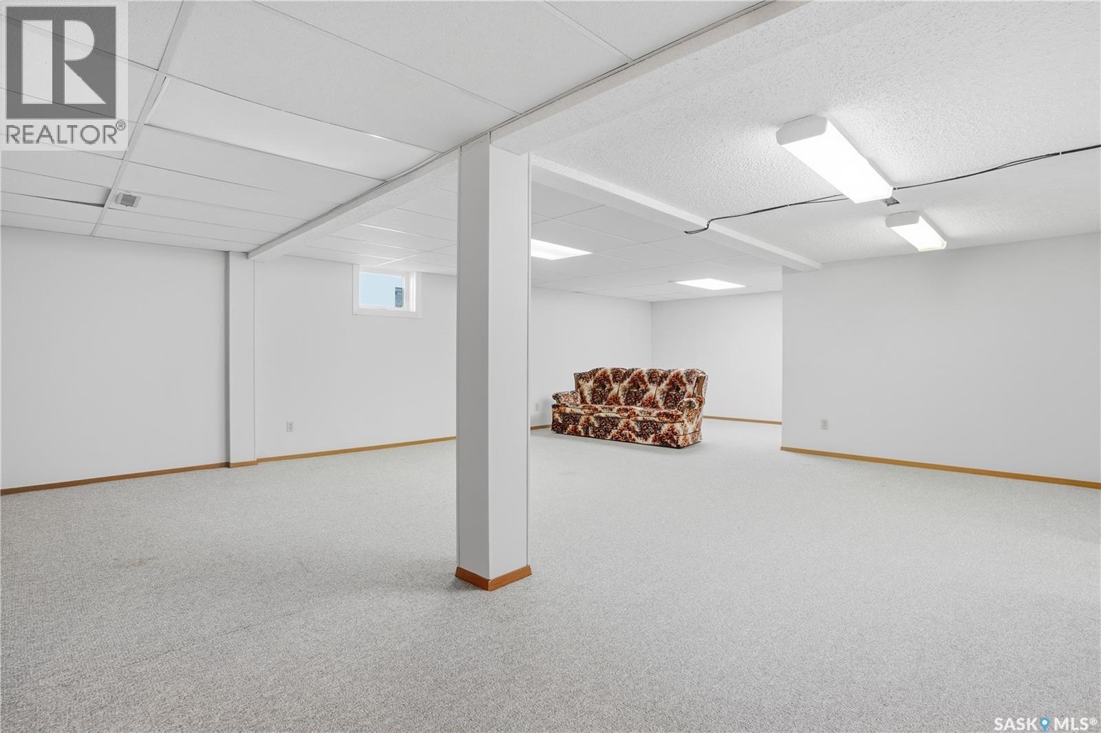 681 Canada Street, Central Butte, SK - Indoor