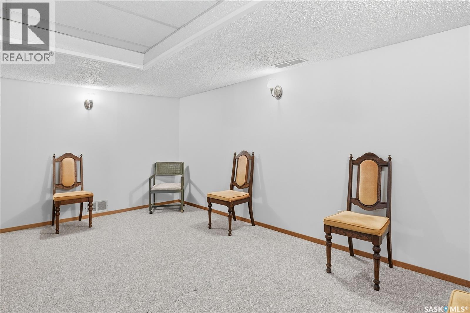 681 Canada Street, Central Butte, SK - Indoor