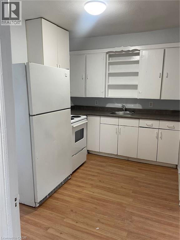 74 William Street W, Waterloo, ON - Indoor Photo Showing Kitchen