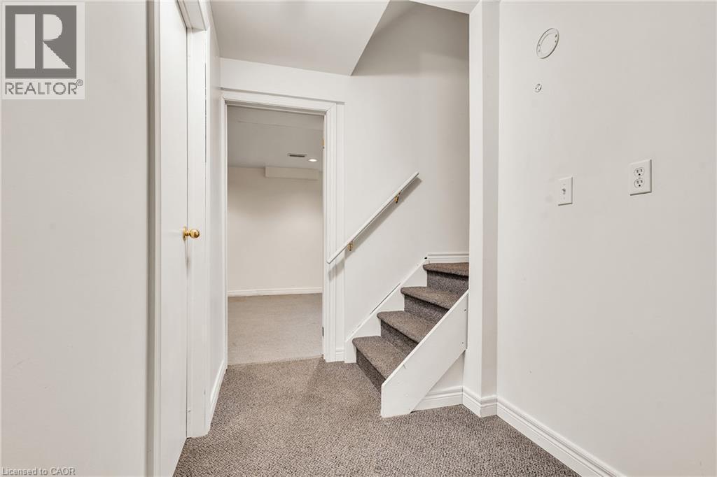 Stairway featuring carpet floors and baseboards - 26 Roehampton Crescent, Guelph, ON - Indoor Photo Showing Other Room