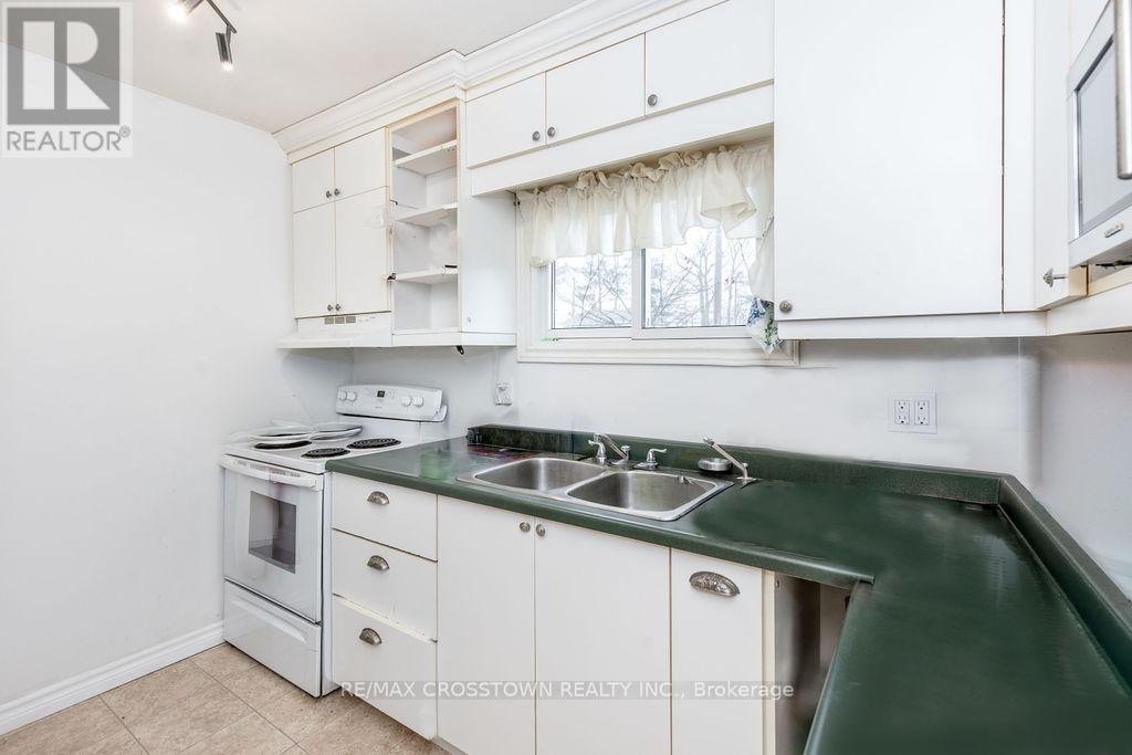 34 Kipling Place, Barrie, ON - Indoor Photo Showing Kitchen With Double Sink