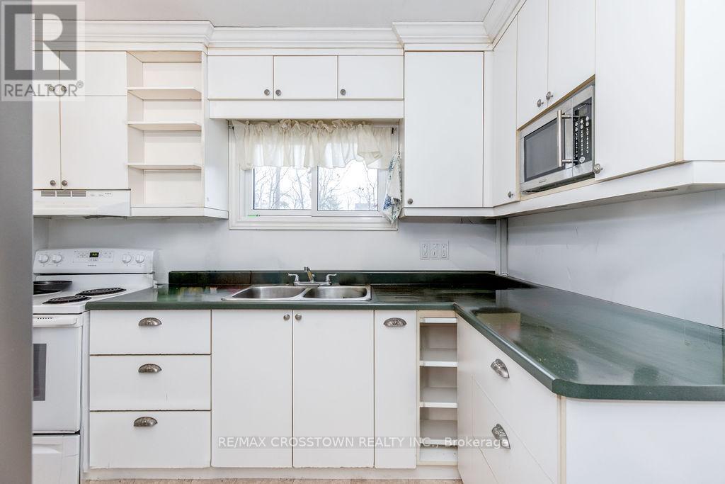 34 Kipling Place, Barrie, ON - Indoor Photo Showing Kitchen With Double Sink