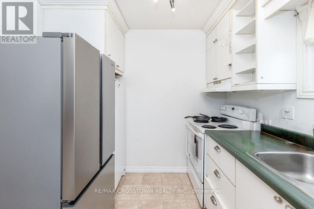 34 Kipling Place, Barrie, ON - Indoor Photo Showing Kitchen