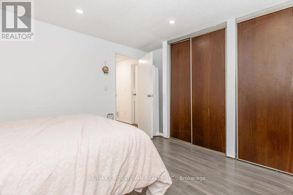 34 Kipling Place, Barrie, ON - Indoor Photo Showing Bedroom