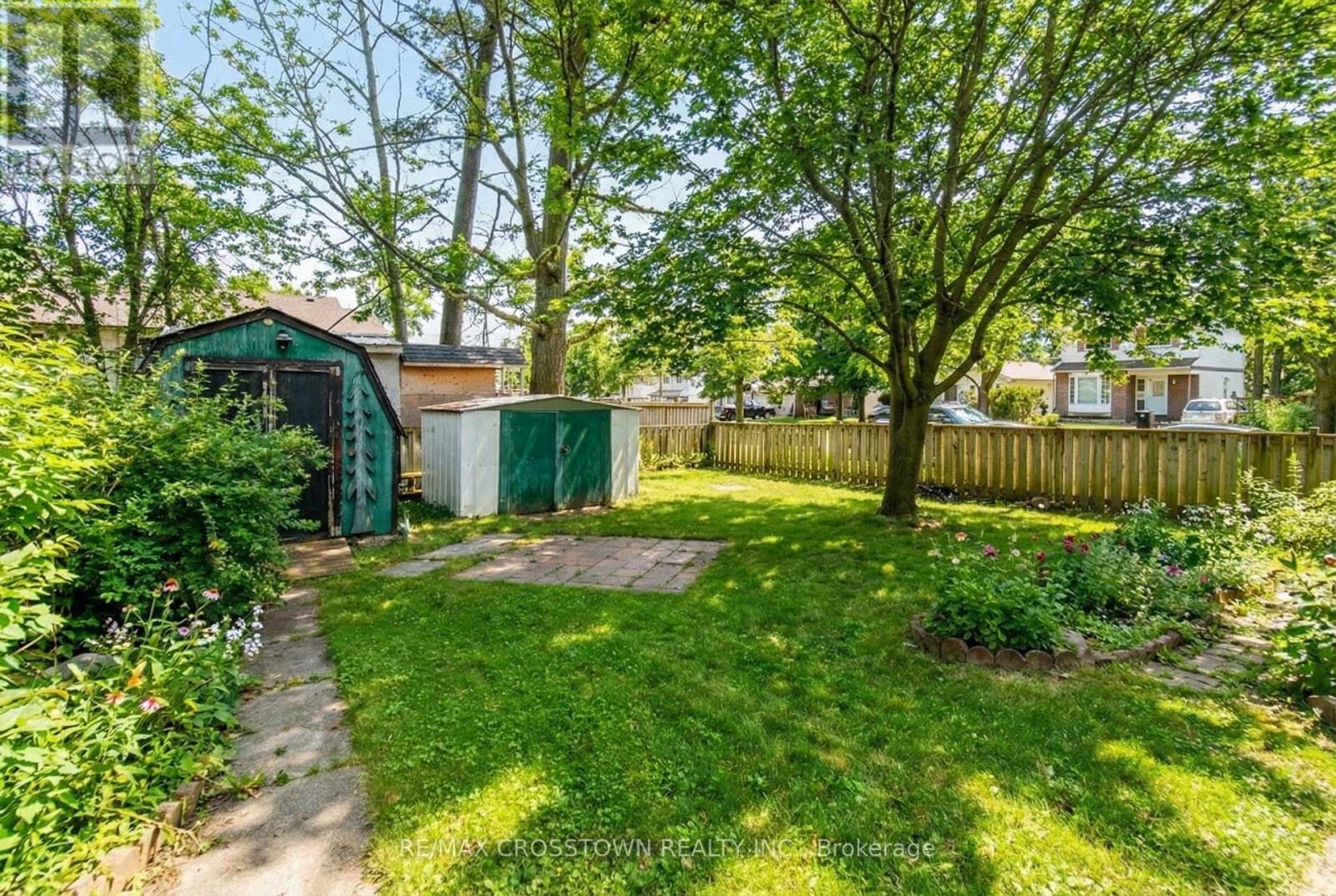 34 Kipling Place, Barrie, ON - Outdoor With Backyard