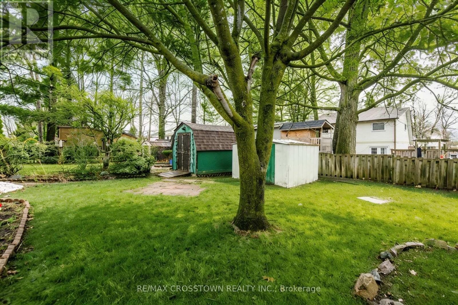 34 Kipling Place, Barrie, ON - Outdoor With Backyard
