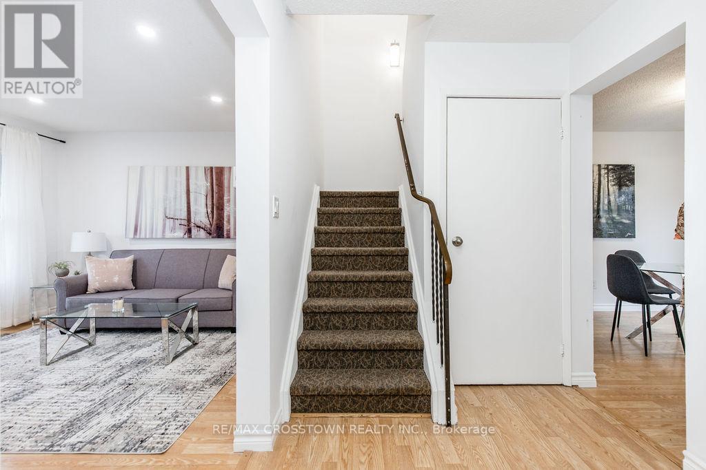 34 Kipling Place, Barrie, ON - Indoor Photo Showing Other Room