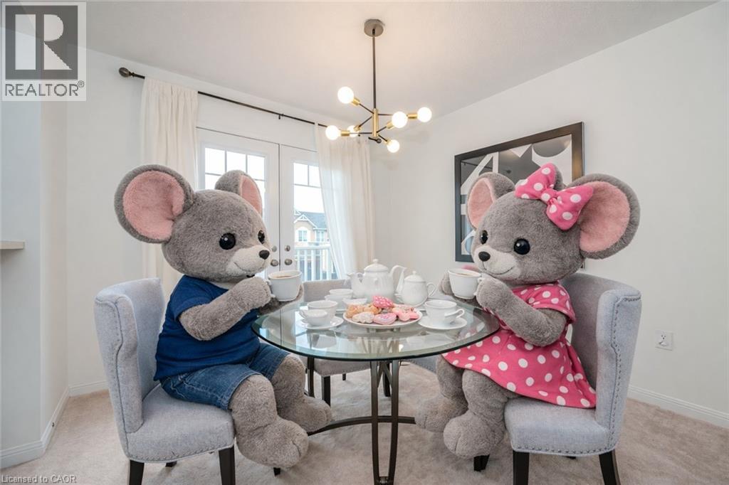 525 Cavanagh Lane, Milton, ON - Indoor Photo Showing Living Room