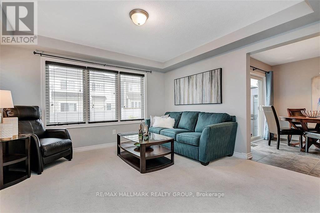 81 Switch Grass Crescent, Ottawa, ON - Indoor Photo Showing Living Room
