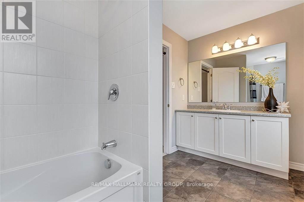 81 Switch Grass Crescent, Ottawa, ON - Indoor Photo Showing Bathroom