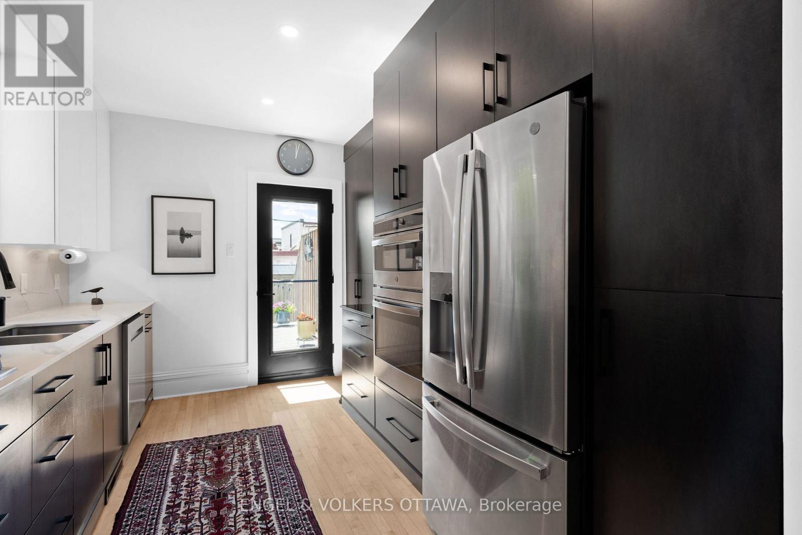 244 Flora Street, Ottawa, ON - Indoor Photo Showing Kitchen With Double Sink With Upgraded Kitchen