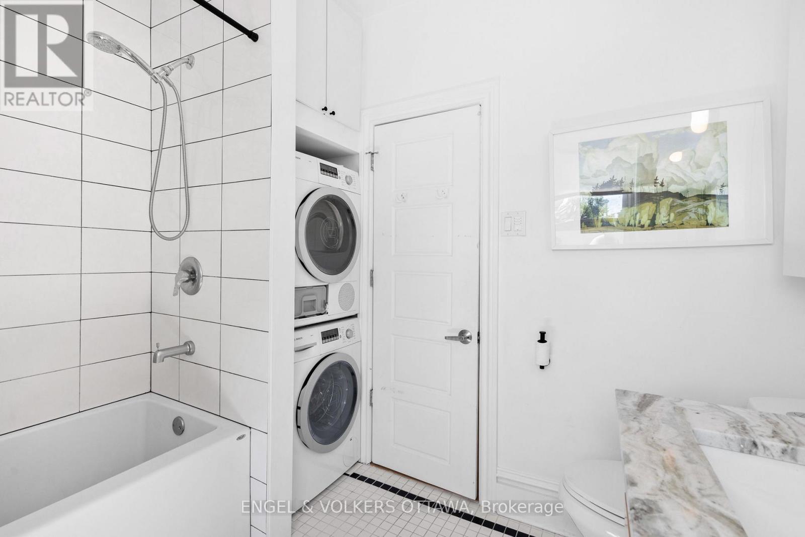 244 Flora Street, Ottawa, ON - Indoor Photo Showing Laundry Room