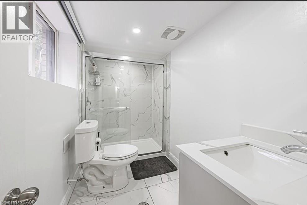 Full bath on lower level - 267 Erb Street E, Waterloo, ON - Indoor Photo Showing Bathroom