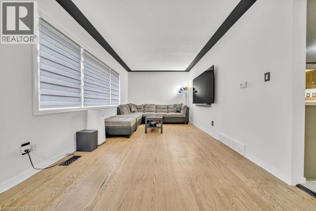 Living area featuring light wood-style floors and baseboards - 267 Erb Street E, Waterloo, ON - Indoor