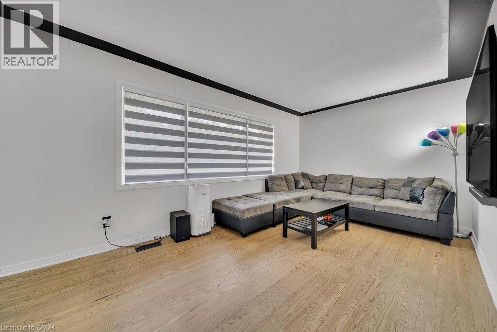 Living area with light wood-style floors and baseboards - 267 Erb Street E, Waterloo, ON - Indoor Photo Showing Other Room