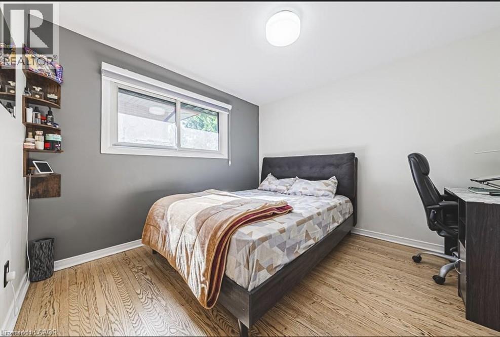 Bedroom #3 - 267 Erb Street E, Waterloo, ON - Indoor Photo Showing Bedroom