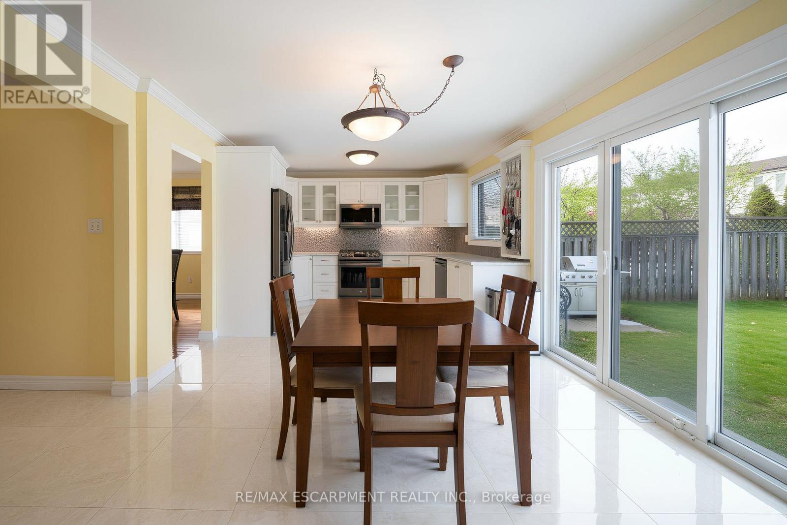 43 Flamingo Drive, Hamilton, ON - Indoor Photo Showing Dining Room