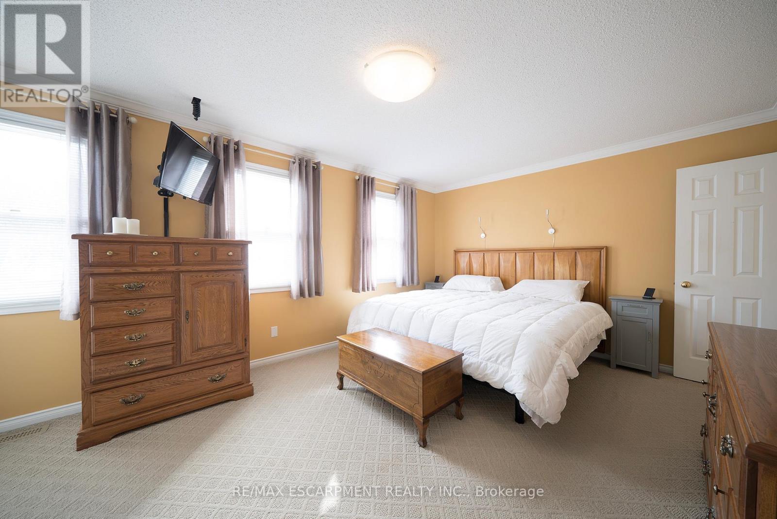 43 Flamingo Drive, Hamilton, ON - Indoor Photo Showing Bedroom