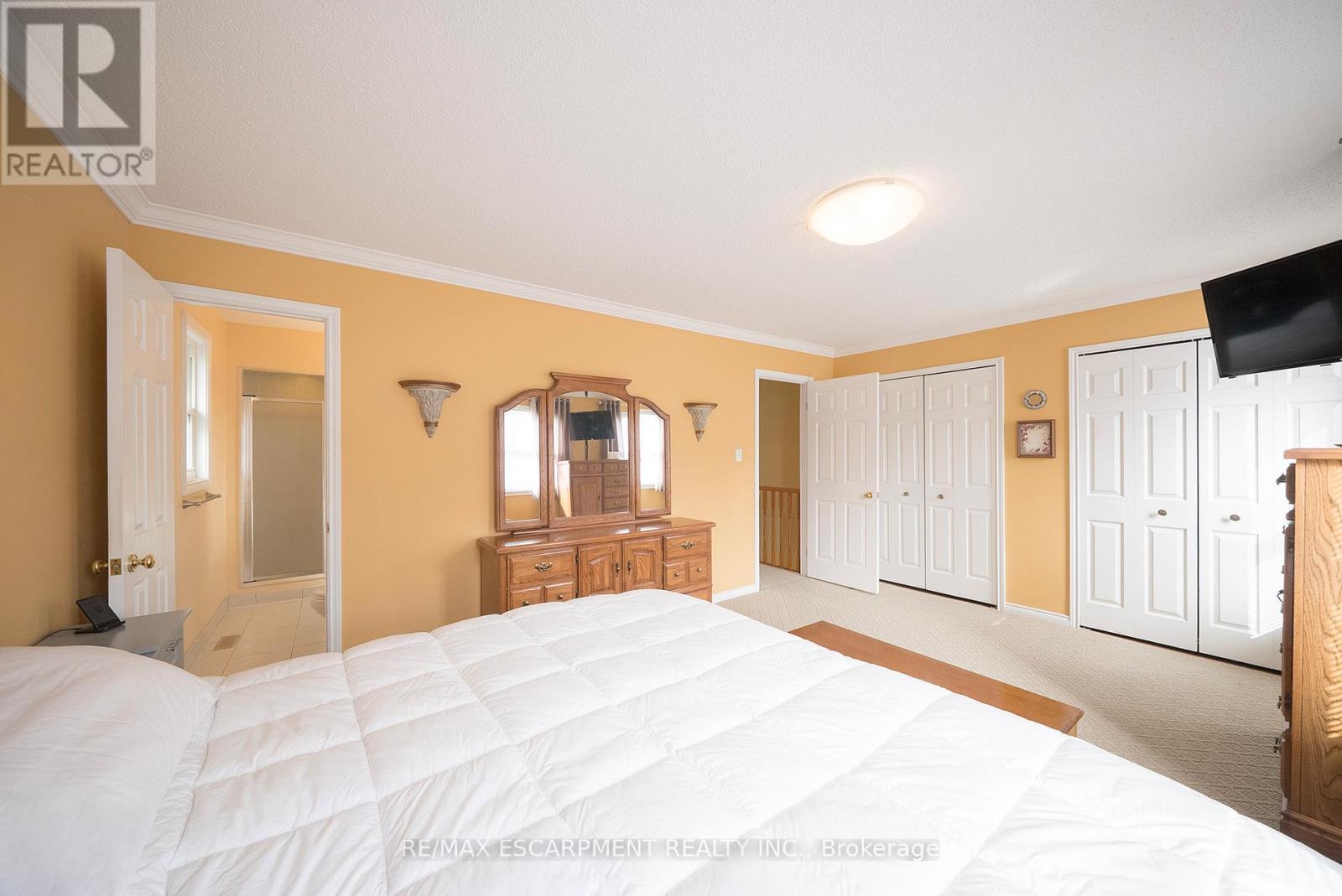 43 Flamingo Drive, Hamilton, ON - Indoor Photo Showing Bedroom
