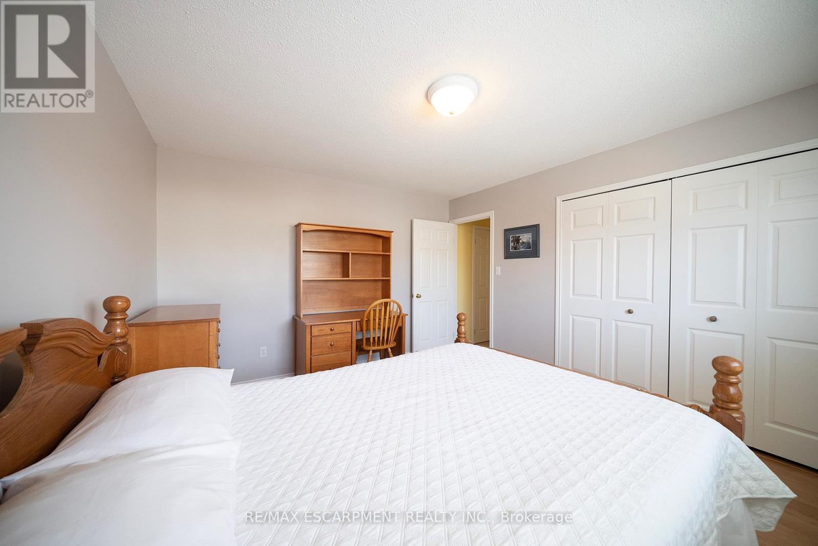 43 Flamingo Drive, Hamilton, ON - Indoor Photo Showing Bedroom