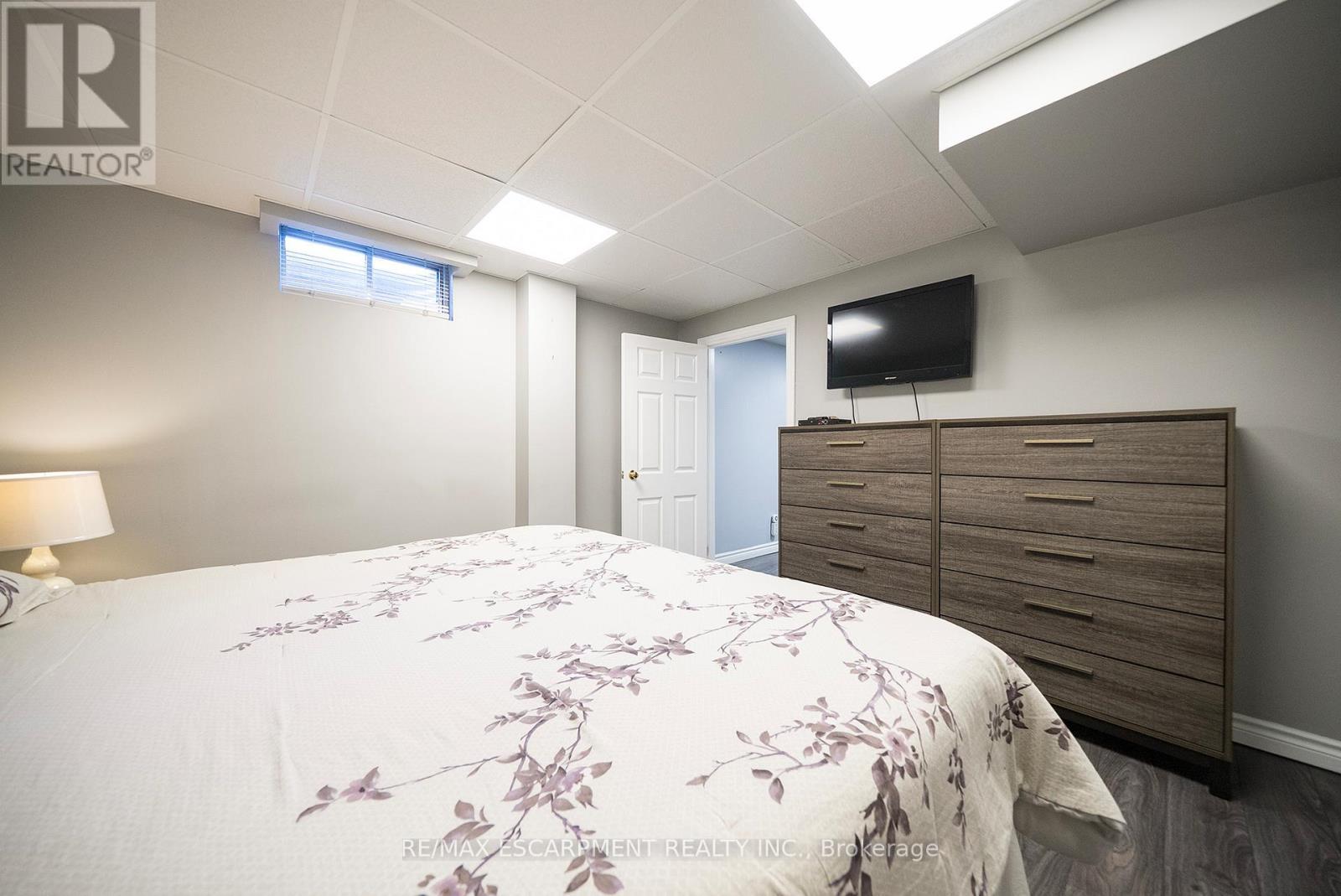 43 Flamingo Drive, Hamilton, ON - Indoor Photo Showing Bedroom