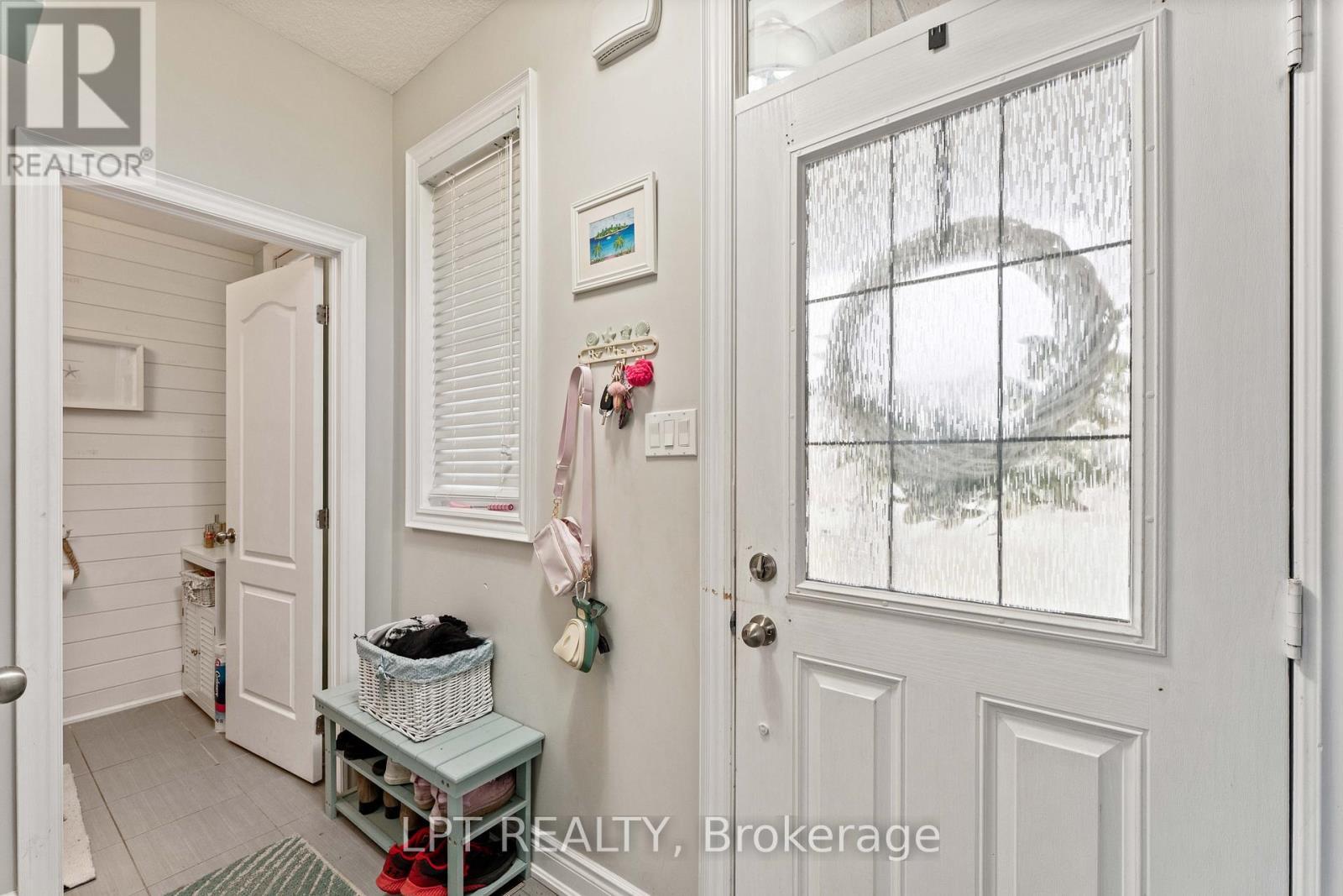 82 Nathan Crescent, Barrie, ON - Indoor Photo Showing Other Room