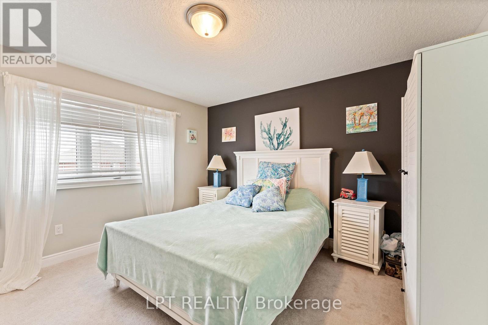 82 Nathan Crescent, Barrie, ON - Indoor Photo Showing Bedroom